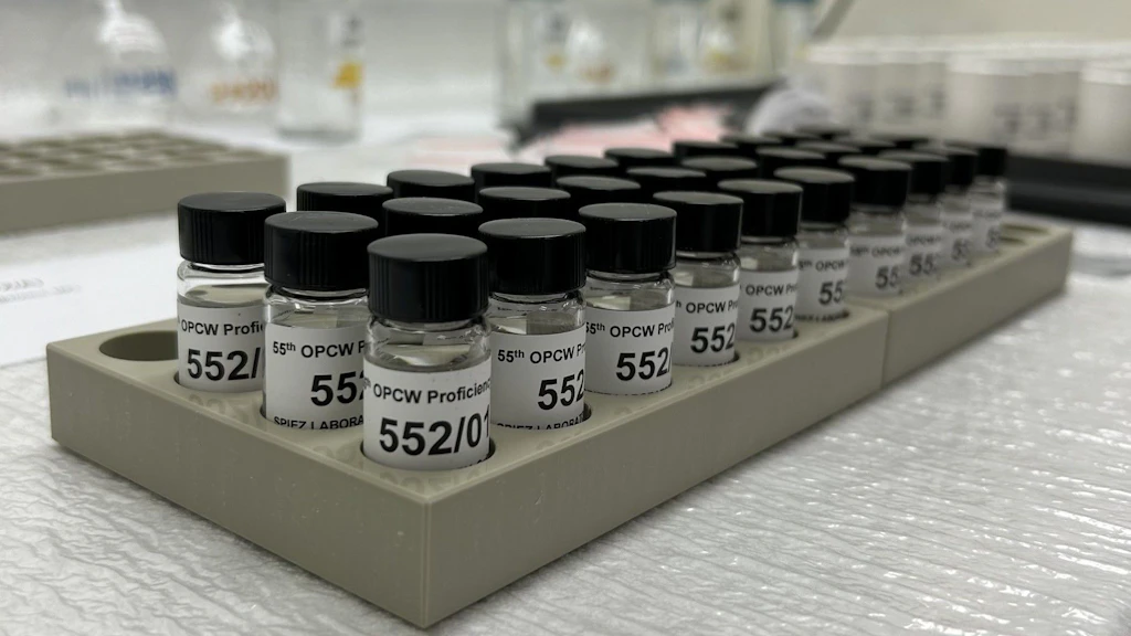 Chemie Symbolbild Internationale Zusammenarbeit